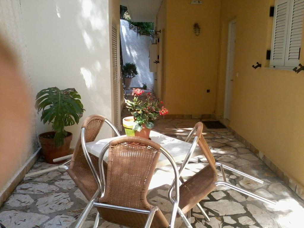 Butterfly Appartments Barbati Exterior photo